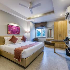ROSASTAYS Gurugram Sec 31, hotel in Gurgaon