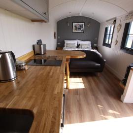 Springwood Shepherd Huts Glamping York, hotel in York