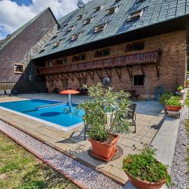 Aparthotel Žalý, готель у місті Бенецко