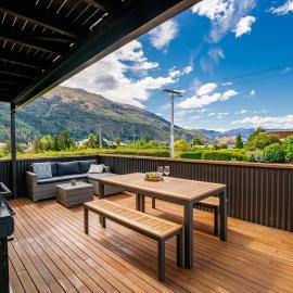 Views on Parry - Lake Hāwea Holiday Home