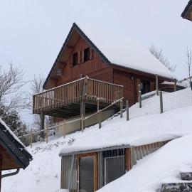 Chalet montagnard Perce Neige avec terrasse plein sud-5 personnes, Hotel in Murat-le-Quaire