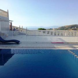 Villa Overlooking Beach - Private Swimming Pool!