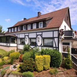 Gasthof "Zum Burghof", hotell i Medebach