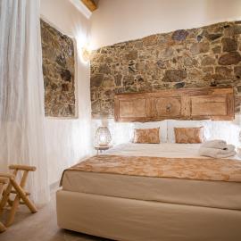Moon's Tower suite&rooms – hotel w mieście Portoscuso