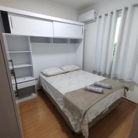 APTO, 2/4, 2 ar-condicionados e bem localizado., hotel in Palmas