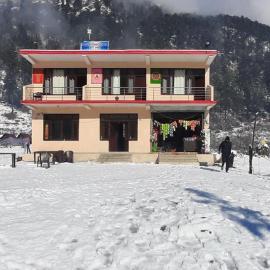 The Riverwoods - Cafe & Stay, Hotel in Kasol