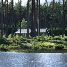 Modern lakeside cottage & boat near Isaberg, ξενοδοχείο σε Kävsjö