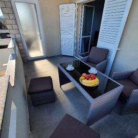 Crni apartman, Hotel in Kukljica