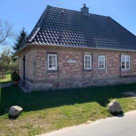 Ferienhaus nahe Ostsee mit Sauna, Kamin & eingezäuntem Garten,Hund willkommen
