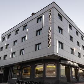 Hotel Europa، فندق في أرتيكسو