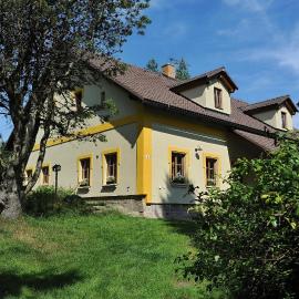 Rodinné ubytování Debrné, hotel in Hostinné
