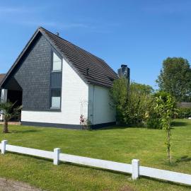 Traumhaftes geräumiges Ferienhaus in Meernähe, hotel in Bruinisse
