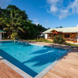 JMS Ventures Guesthouse - Private Pool, hotelli kohteessa La Digue