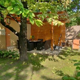Cseresznyés apartman, Hotel in Balatonalmádi