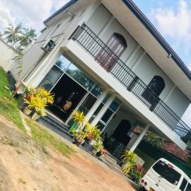 Araliya hotel: Gampaha şehrinde bir otel