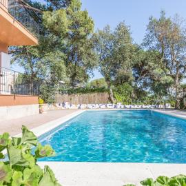 1Benet Pl - Calella de Palafrugell, готель у місті Льяфранк