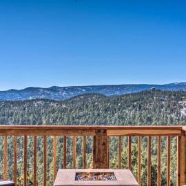 ‘Mountain’s Majesty’ Cabin w/ Hot Tub & Mtn Views!