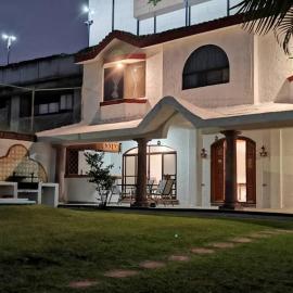 HERMOSA CASA EN CUERNAVACA: JARDÍN DEL LAGO, hotel v destinácii Cuernavaca