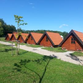 Bungalows Rizvan City، فندق في Brušane