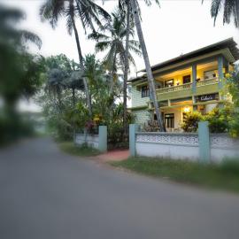 Celso's Home Stay، فندق في باناجي