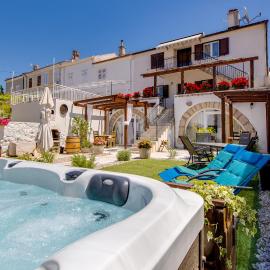 Apartments Mikulin Family, hotel di Punat