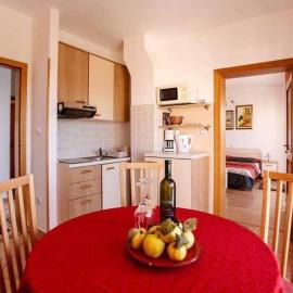 Apartments Kira, hotell sihtkohas Dramalj