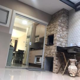 Casa Enseada, Prainha para até 6 próx mar com 2 ar split, hotel in São Francisco do Sul
