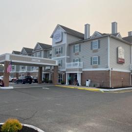Homestead Lodge Apart Hotel, hótel í Pleasantville