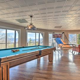 Scenic Pet-Friendly House w/ Private Hot Tub!