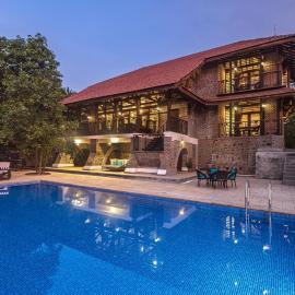 SaffronStays Vedika - 4BR riverfront pool villa with kaya king bullock ride & BBQ near Pinjal River, Vikramgad, hotel v destinaci Pālghar