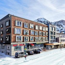 Alpenhotel Perner، فندق في اوبرتاورن