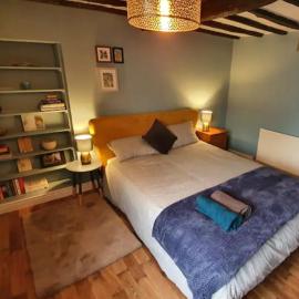 Beautiful Central Kendal Townhouse 3 Double Beds Free Parking, מלון בקנדל