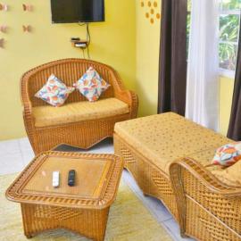 Essentials Suite، فندق في Bon Accord