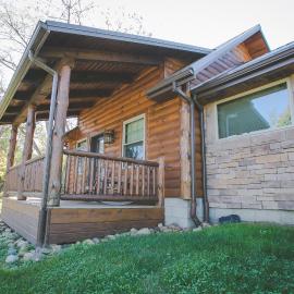 Dogwood Cabin by Amish Country Lodging, hotel in Berlin