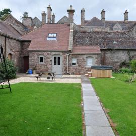 Cecile's Cottage at Cefn Tilla Court, Usk、アースクのホテル