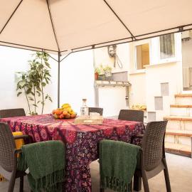 Lugar especial, gran patio, junto al ayuntamiento