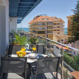 Sur Suites La Dorada, centricos soleados a pocos metros de la Playa y con Parking Opcional, hotel in Fuengirola