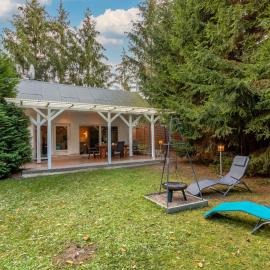 Ferienhaus mit Terrasse und Kaminofen in Parchim