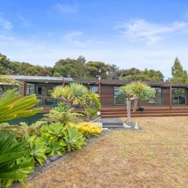 Breezy on Broadview - Opua Holiday Home, hotel di Opua
