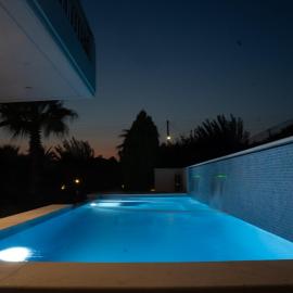 Luxury heated pool Villa, hotelli kohteessa Lagonísi