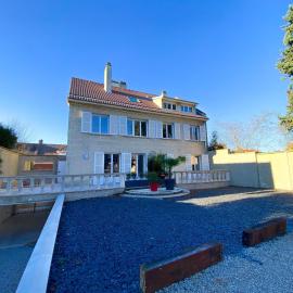 White House Dhavernas - Résidence Privée - Amiens - Parking Gratuit, готель у місті Ам'єн