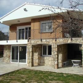 Chalet con piscina y BBQ para 10 personas, hotel i San Martín de Valdeiglesias