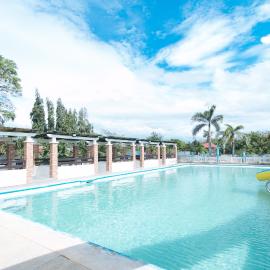 RedDoorz at Royal Grande Beach Resort Batangas, hotel en Batangas