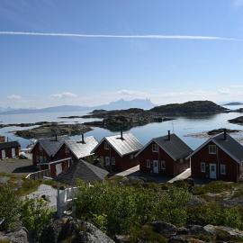 Offersøy Feriesenter، فندق في Offersøy
