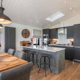 Hiraeth - Luxury Lodge with Hot Tub, Close to Beach
