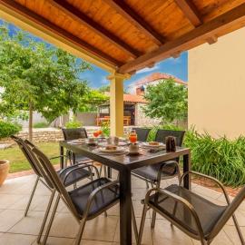 House Nin (864), hotel in Nin