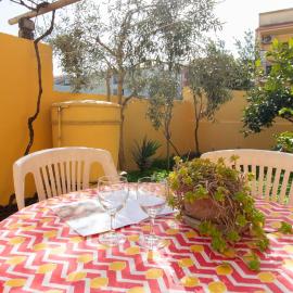 Yellow House-Villetta a due passi dal mare, hotel v destinaci Oristano
