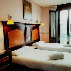 Hosteria Sara by gaiarooms, hotel in Salamanca