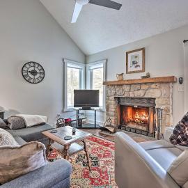 < 1 Mi to Jack Frost: Lake Harmony Townhome!, hotel em Lake Harmony