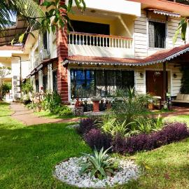 SHANU'S SEASIDE INN - A Family-Run Guesthouse just 100 metres from Candolim Beach, hotel in Candolim